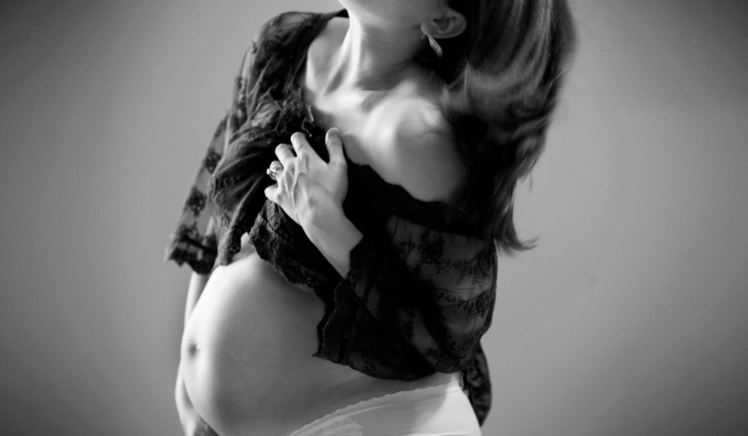 artistic maternity photography
